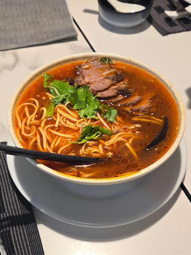 Noodle cinesi in brodo piccante
